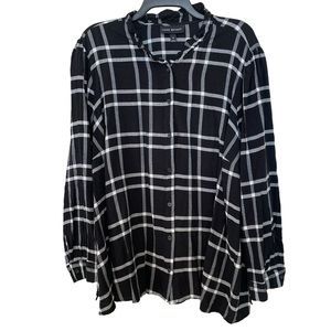 Lane Bryant Black and White Button up 28